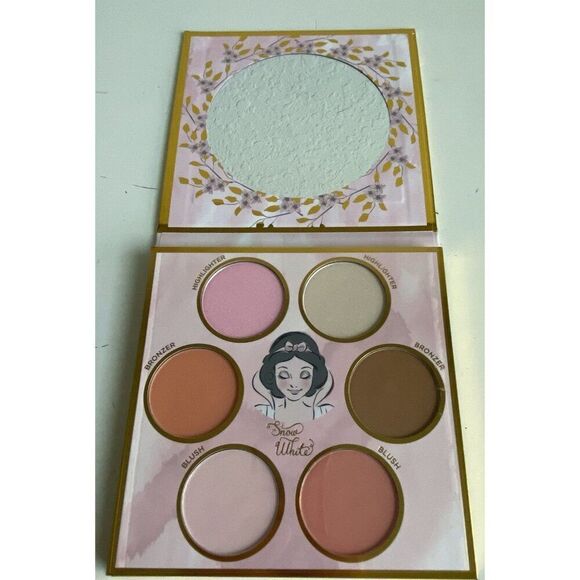 Disney SNOW WHITE 6 Shade Complexion Palette Blush Highlighter Bronzer Mirror - Picture 1 of 11